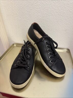 Ecco Black Leather Low-Top Casual Sneakers size 8 Extra Width